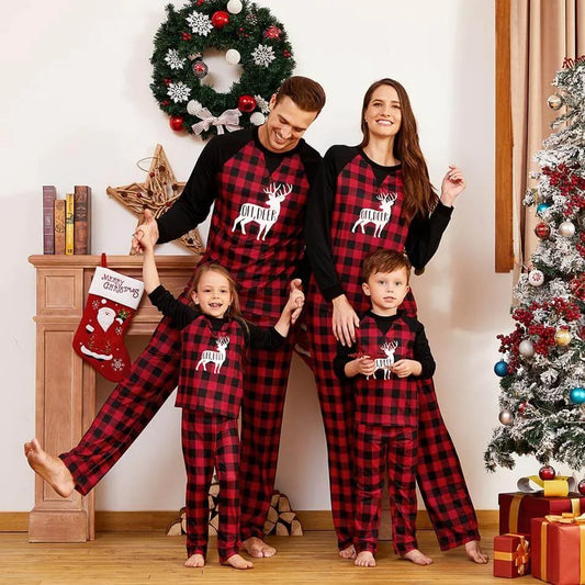 Winterse Gezelligheid: Familie Matchende Pyjama Set